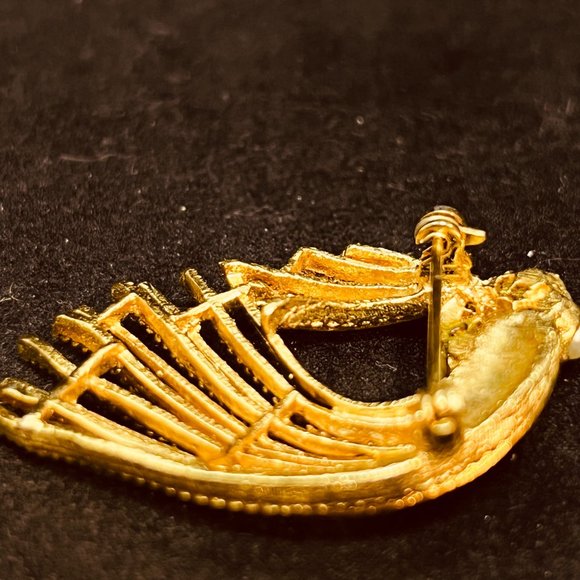 Vintage Gold Tone And Faux Pearl Clip On Earrings & Brooch Set (3816) - Picture 10 of 11